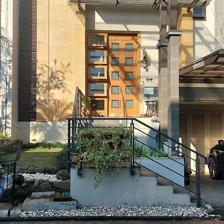 Casa Como Ciumbuleuit - Spacious 3 Beds Townhouse